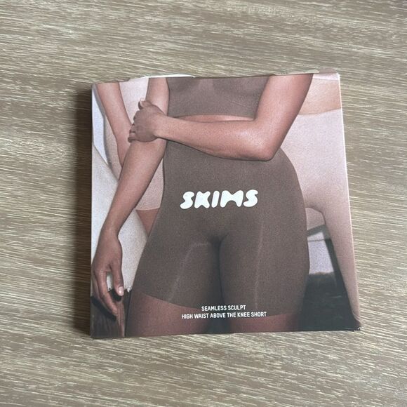 Skims Seamless Sculpt HIGH-WAISTED ABOVE THE KNEE SHORT Mica Small NWT in packag - Picture 5 of 6